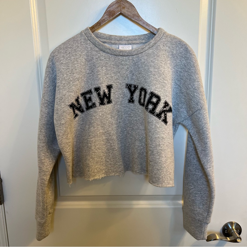 Abound, Nordstrom in house. Heather Gray cropped Crewneck Top
